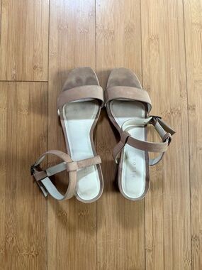 Nisolo tan suede, block heeled, strappy sandal, size 9